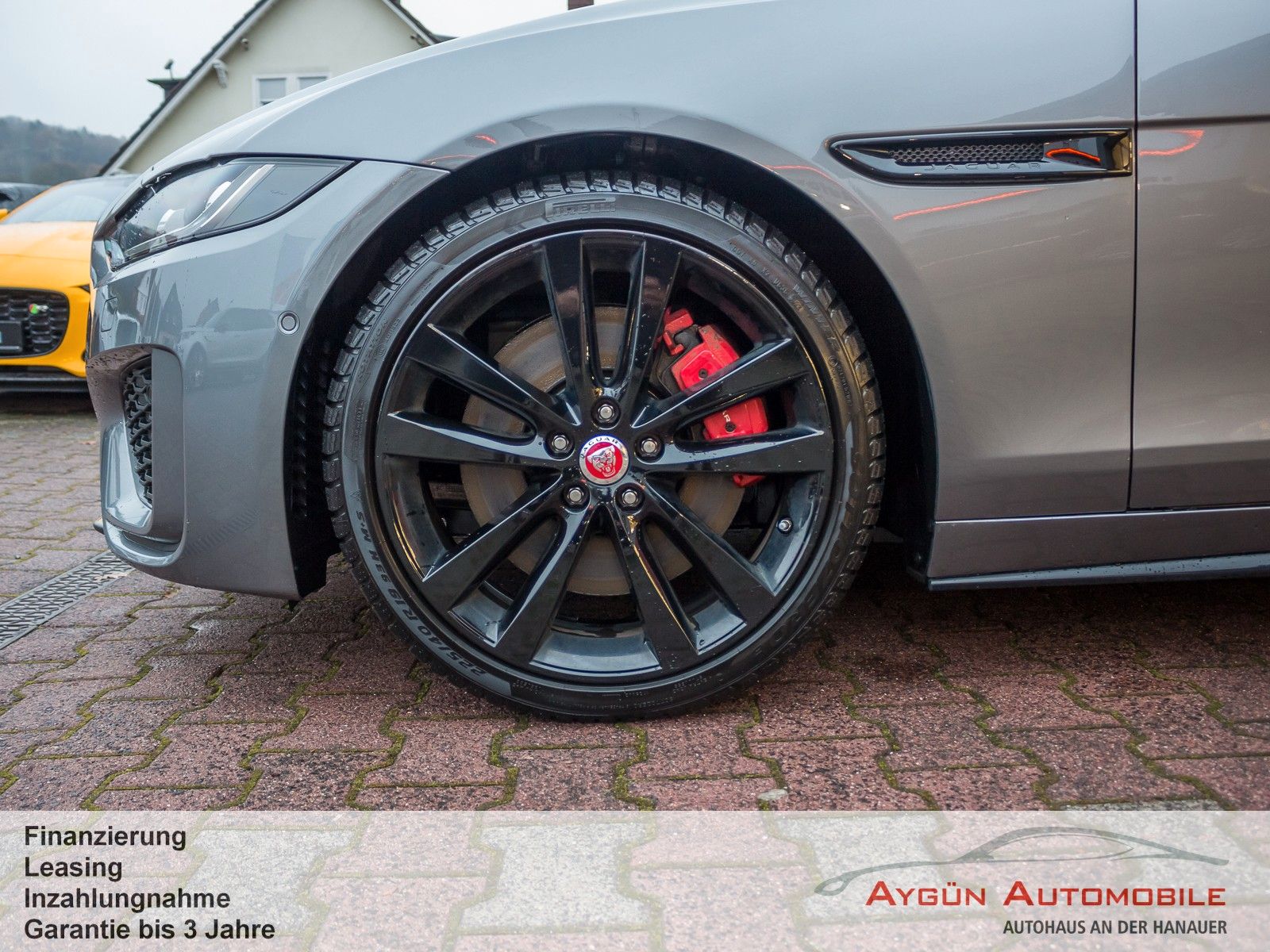 Jaguar XE D200 RWD R-Dynamic Black*ACC*AHK*HUD*Pano*