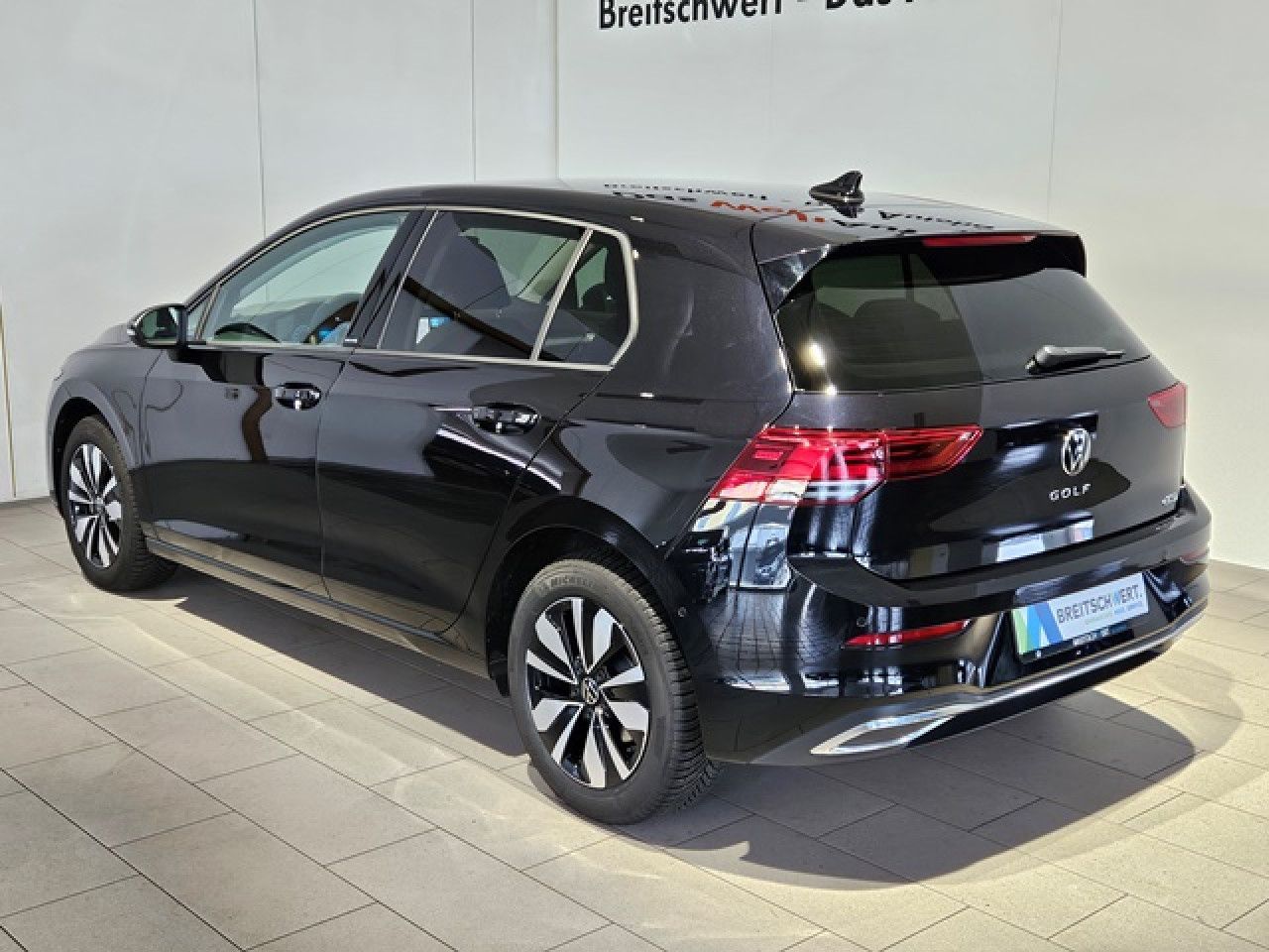 Volkswagen Golf 1.5 eTSI Move DSG - Samsaru's Car Outlet
