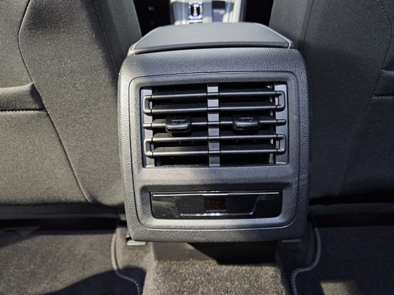 Volkswagen Golf 1.5 eTSI Move DSG - Samsaru's Car Outlet
