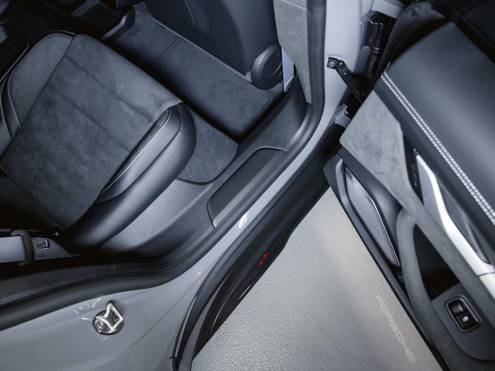 Porsche Taycan Turbo GT PTS 18 Wege Burmester