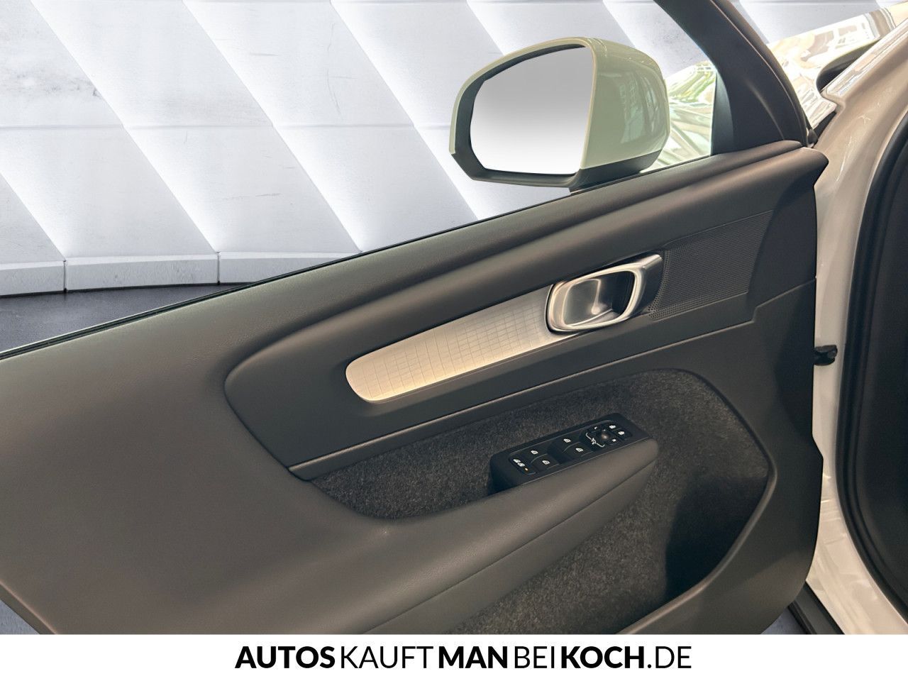 Volvo XC40 B3 DKG Core AHK LED SHZ/LHZ NAVI PDC/CAM!