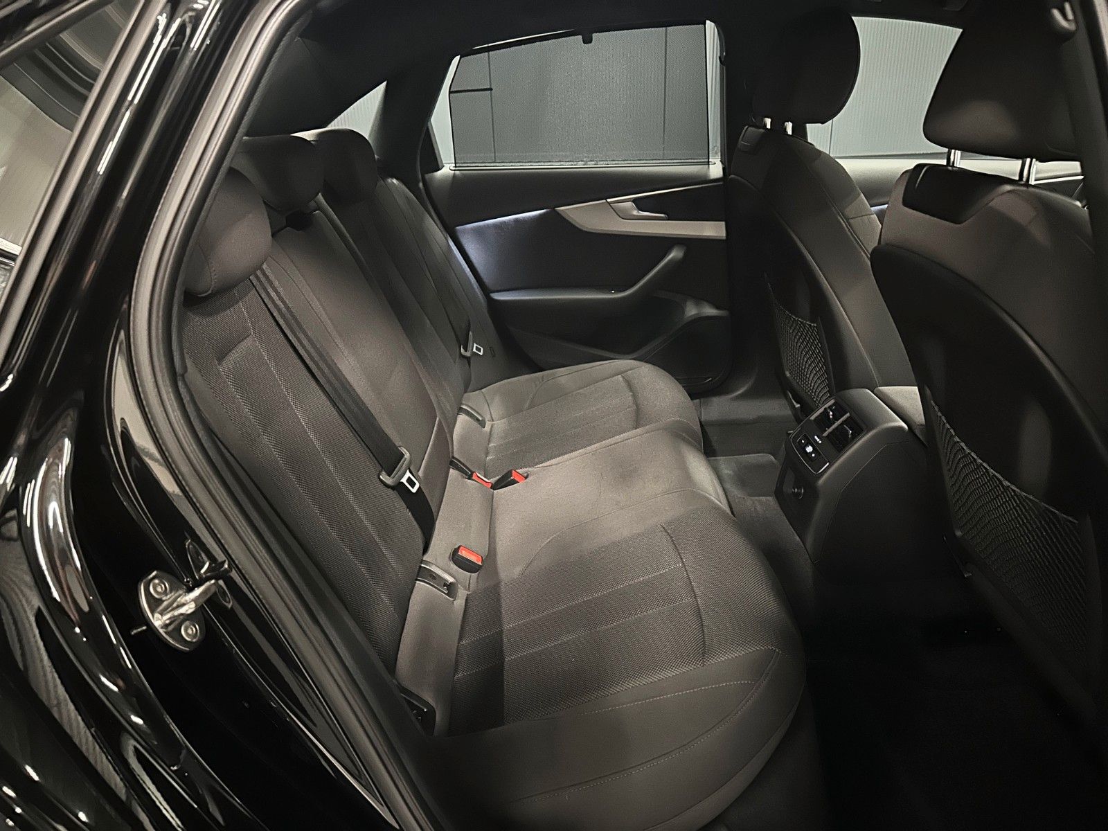 Audi A4 Lim. 40 TDI advanced - Samsaru's Car Outlet