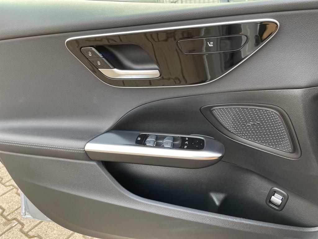 Mercedes-Benz C 180 - Samsaru's Car Outlet