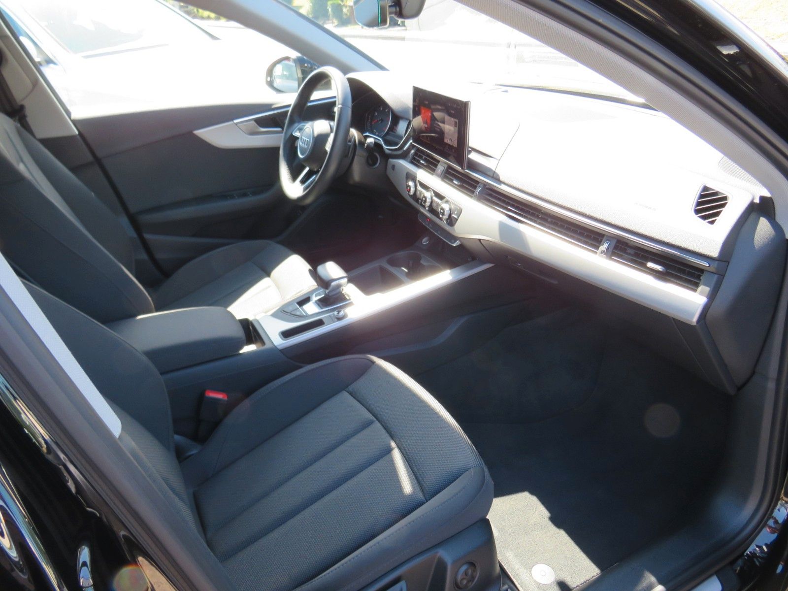 Audi A4 Avant 30 TDI advanced S-tronic - Samsaru's Car Outlet