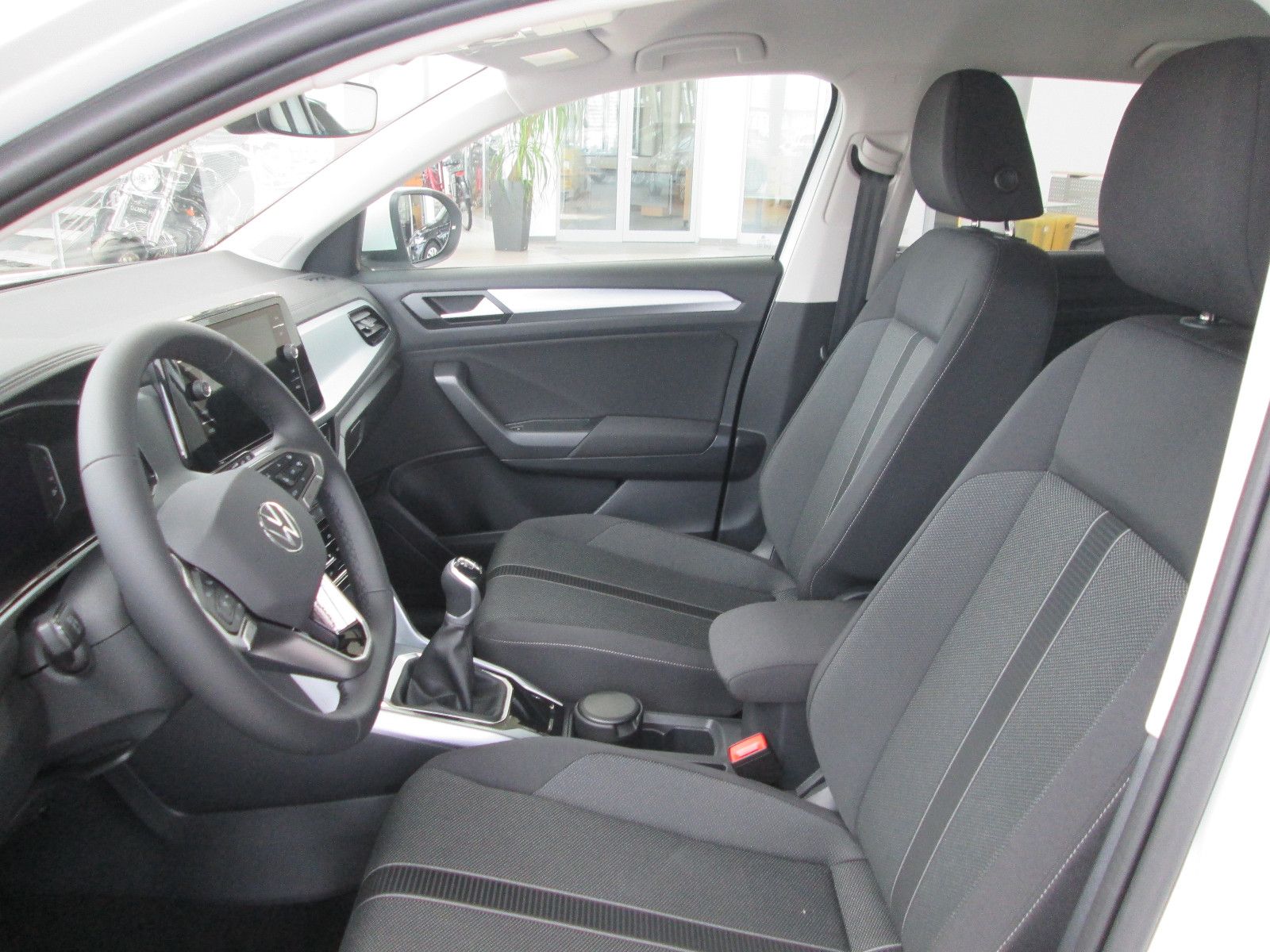 Volkswagen T-Roc Life 110PS TSI - Samsaru's Car Outlet