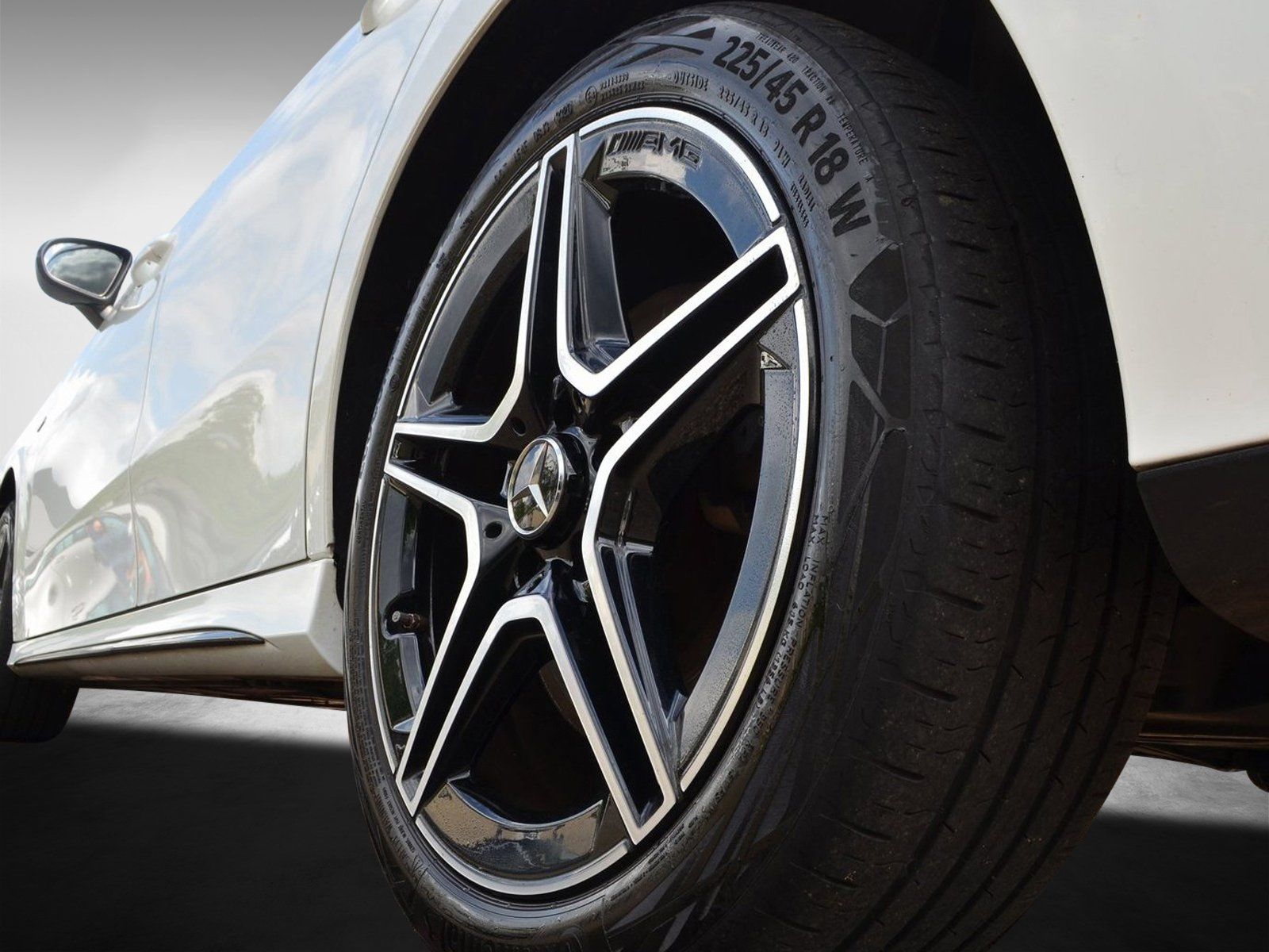 Mercedes-Benz e HYBR EDITION 2020 AMG - Samsaru's Car Outlet