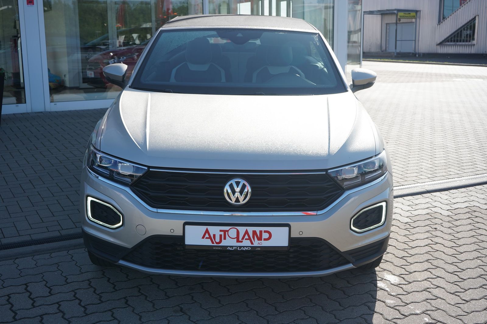 Volkswagen T-Roc 1.5 TSI Style - Samsaru's Car Outlet