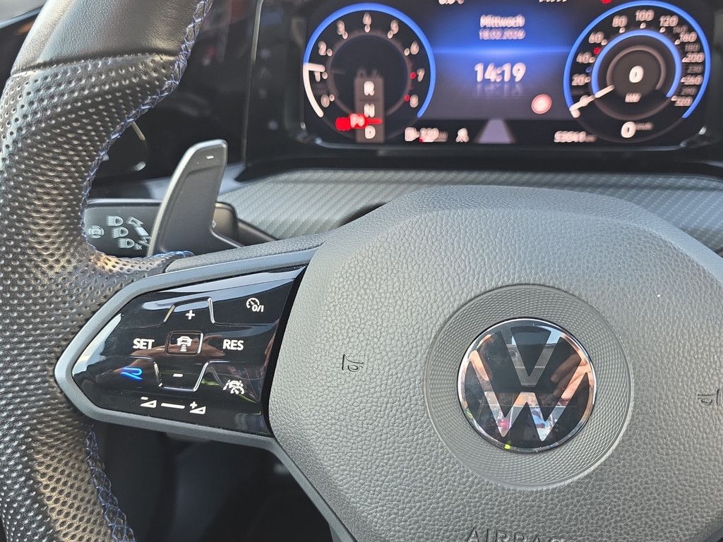 Volkswagen Golf VIII R Variant 2.0 TSI 4Motion HUD AHK PANO