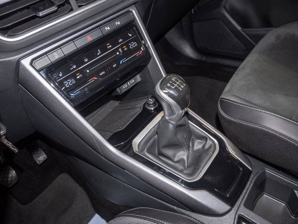 Volkswagen T-Roc 1.0 TSI Style - Samsaru's Car Outlet