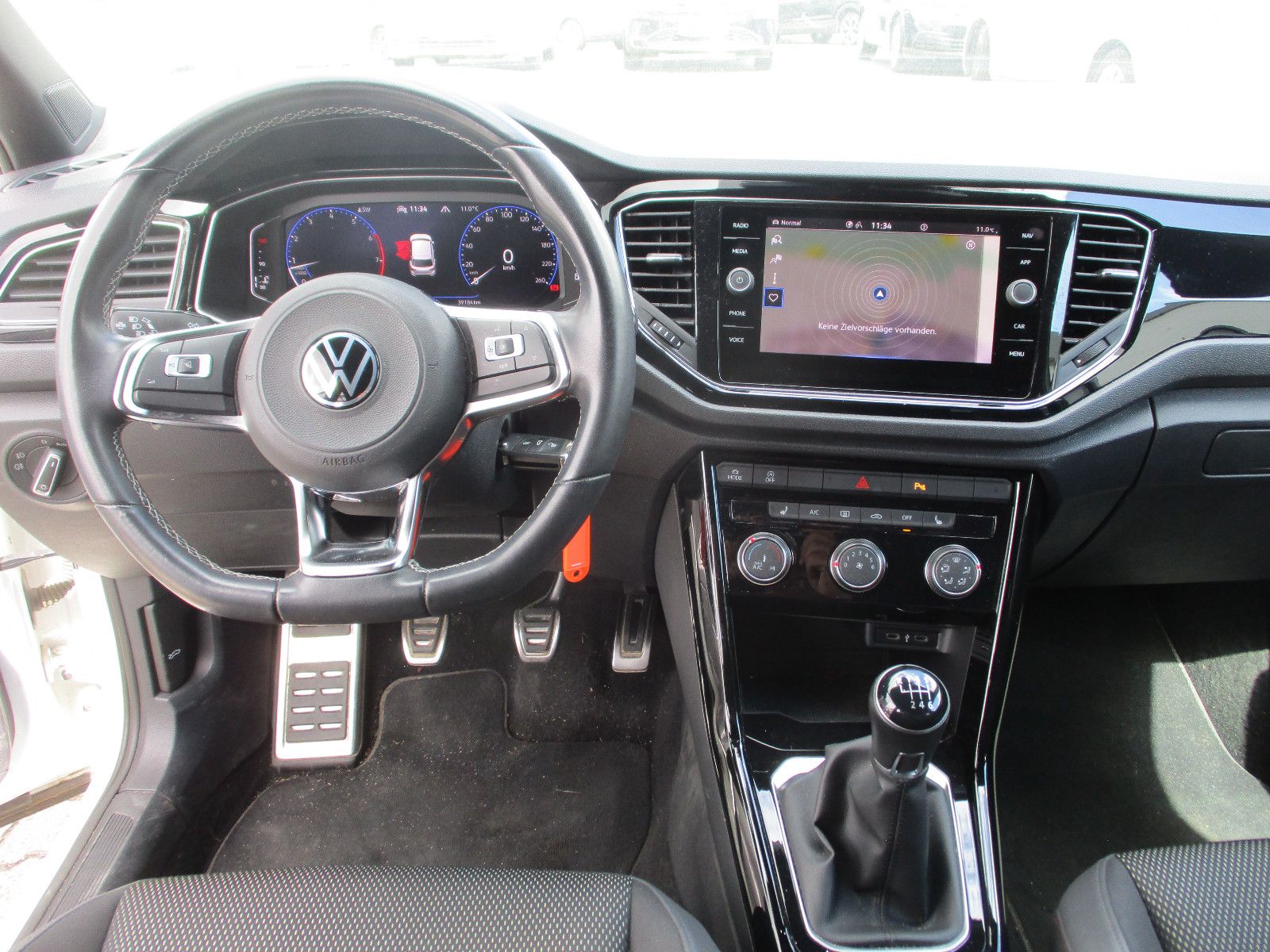 Volkswagen T-Roc Sport - Samsaru's Car Outlet