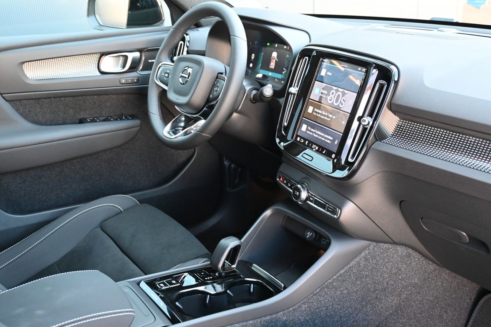 Volvo XC40 B4 DKG Plus Dark*FSHZG*360°*ACC*Allwetter