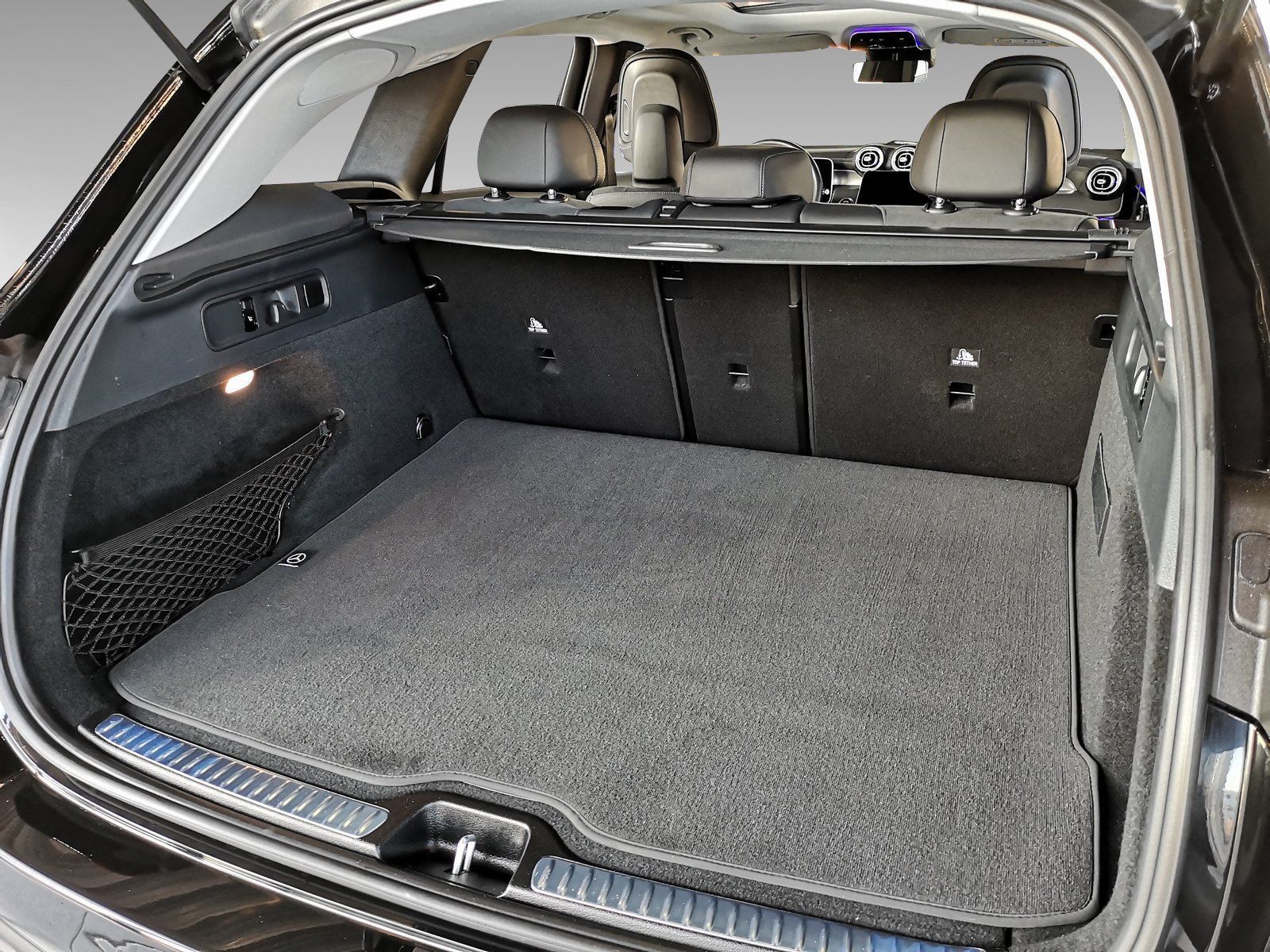 Mercedes-Benz GLC 300 4M AMG PREMIUM+PANO+AHK+STANDHEIZUNG+360