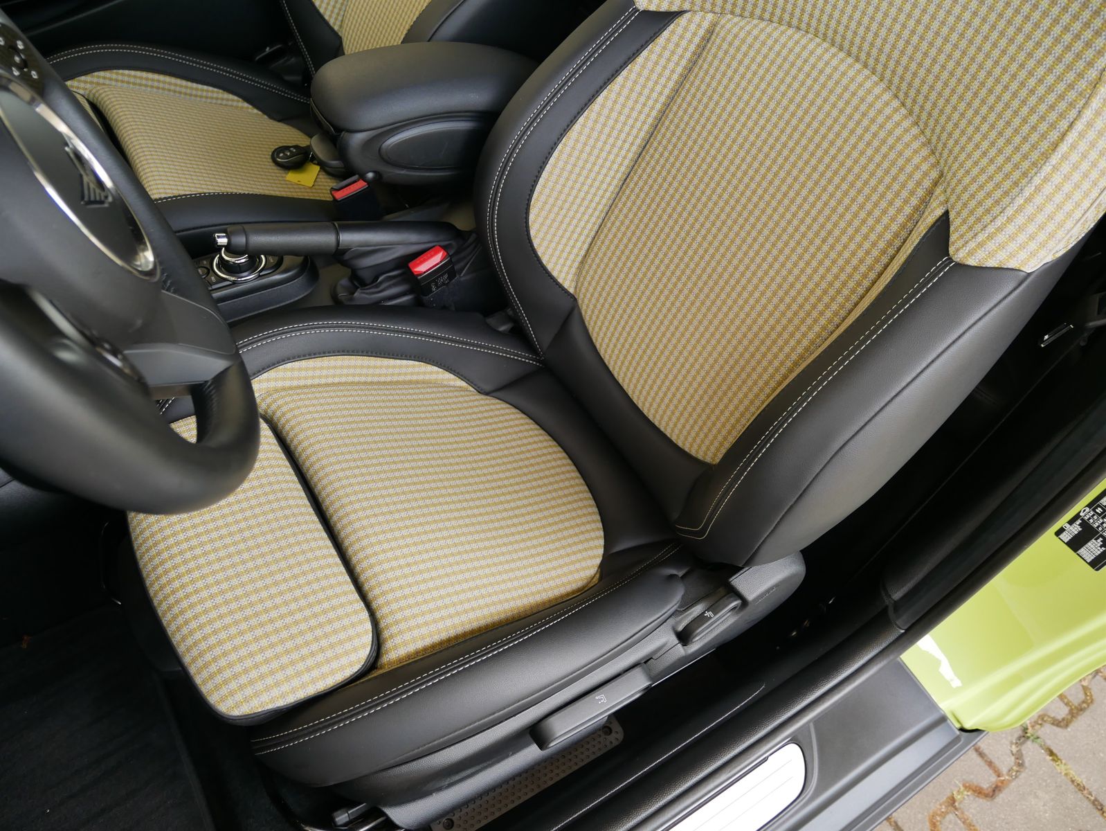 MINI Cooper Cabrio - Samsaru's Car Outlet