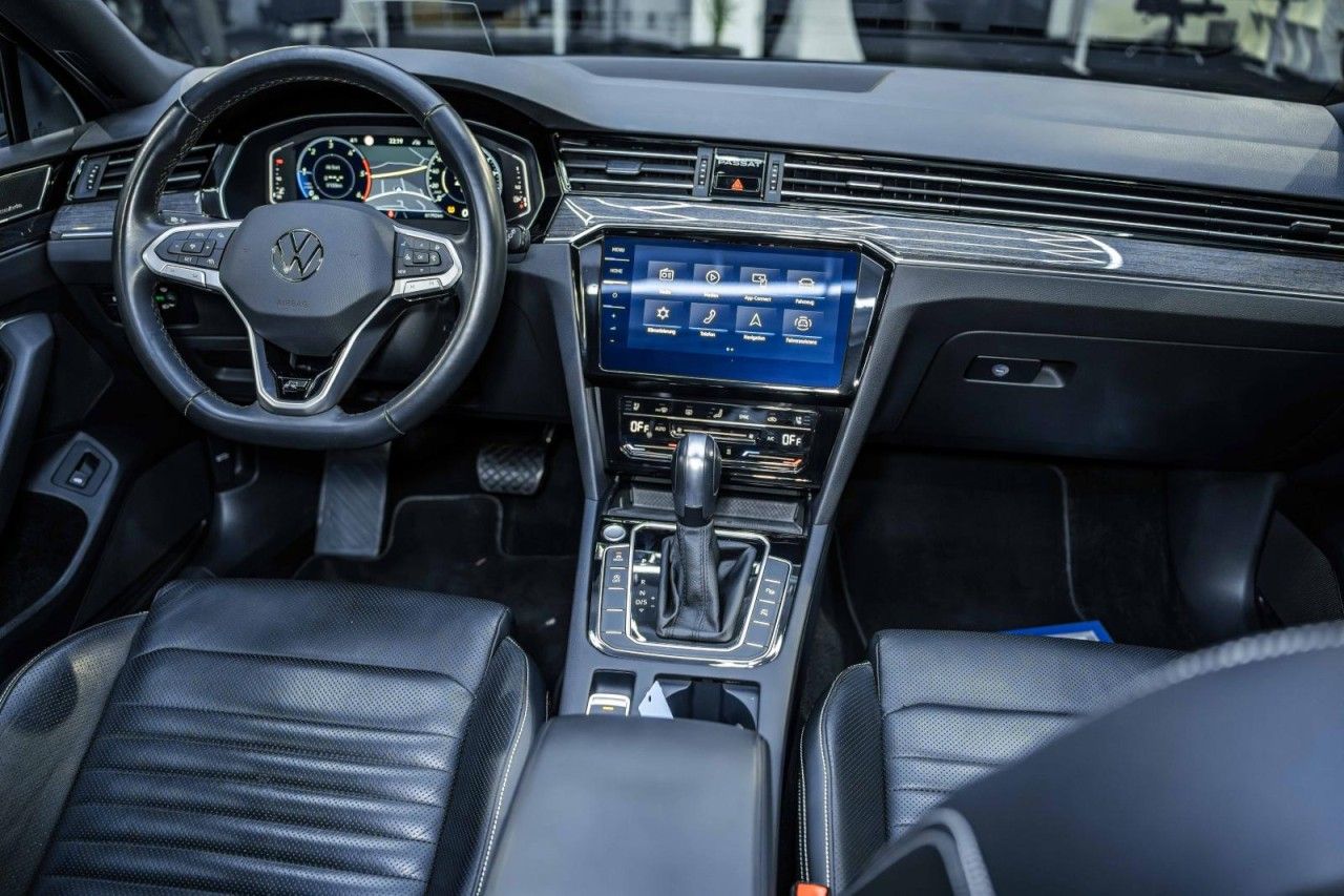 Volkswagen Passat 2.0 TDI DSG 2x R-Line STAHZG H&K PANO AHK