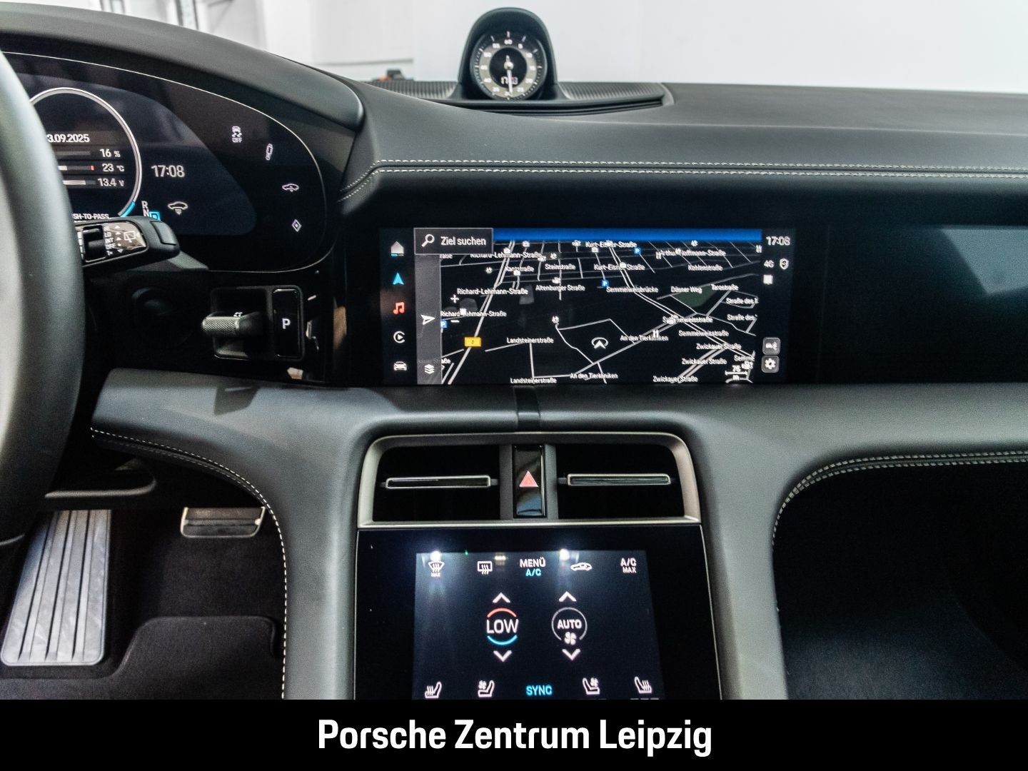 Porsche Taycan Turbo S Cross Turismo ActiveRide Burmeste