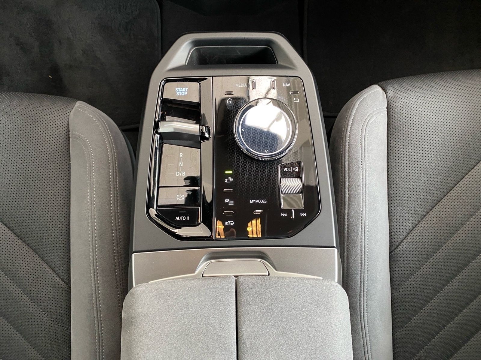 BMW iX xDrive60 M Sport Pro DA Prof. H/K 22´´ AHK
