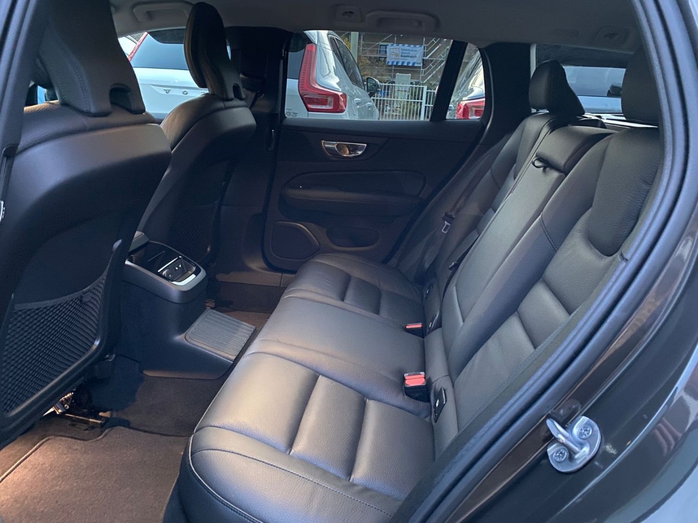 Volvo V60 T6 Plus Dark Kombi Recharge AWD Plug-In