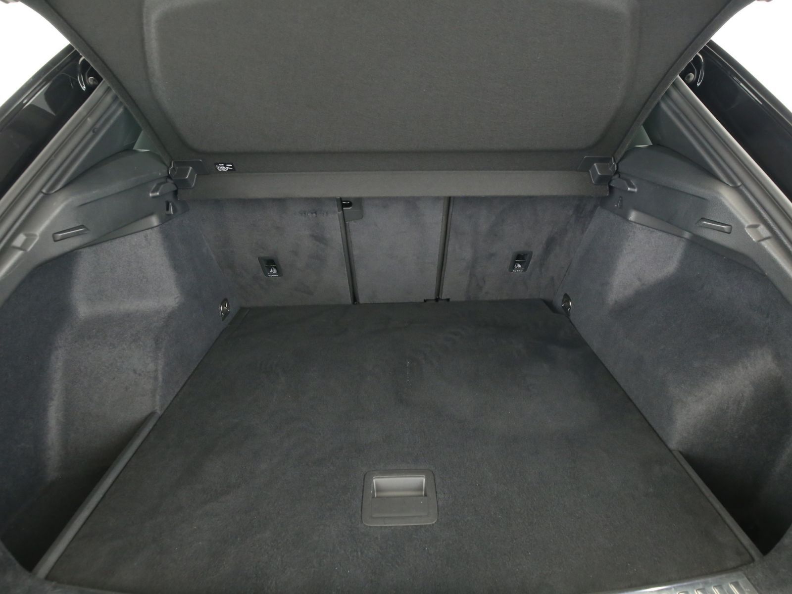 Audi Q3 S line 35 TDI quattro - Samsaru's Car Outlet