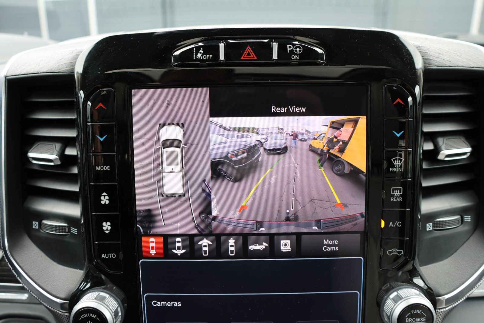 Dodge RAM 1500 5.7 4x4/ACC/HUD/360/H&K/Luftfederung/22