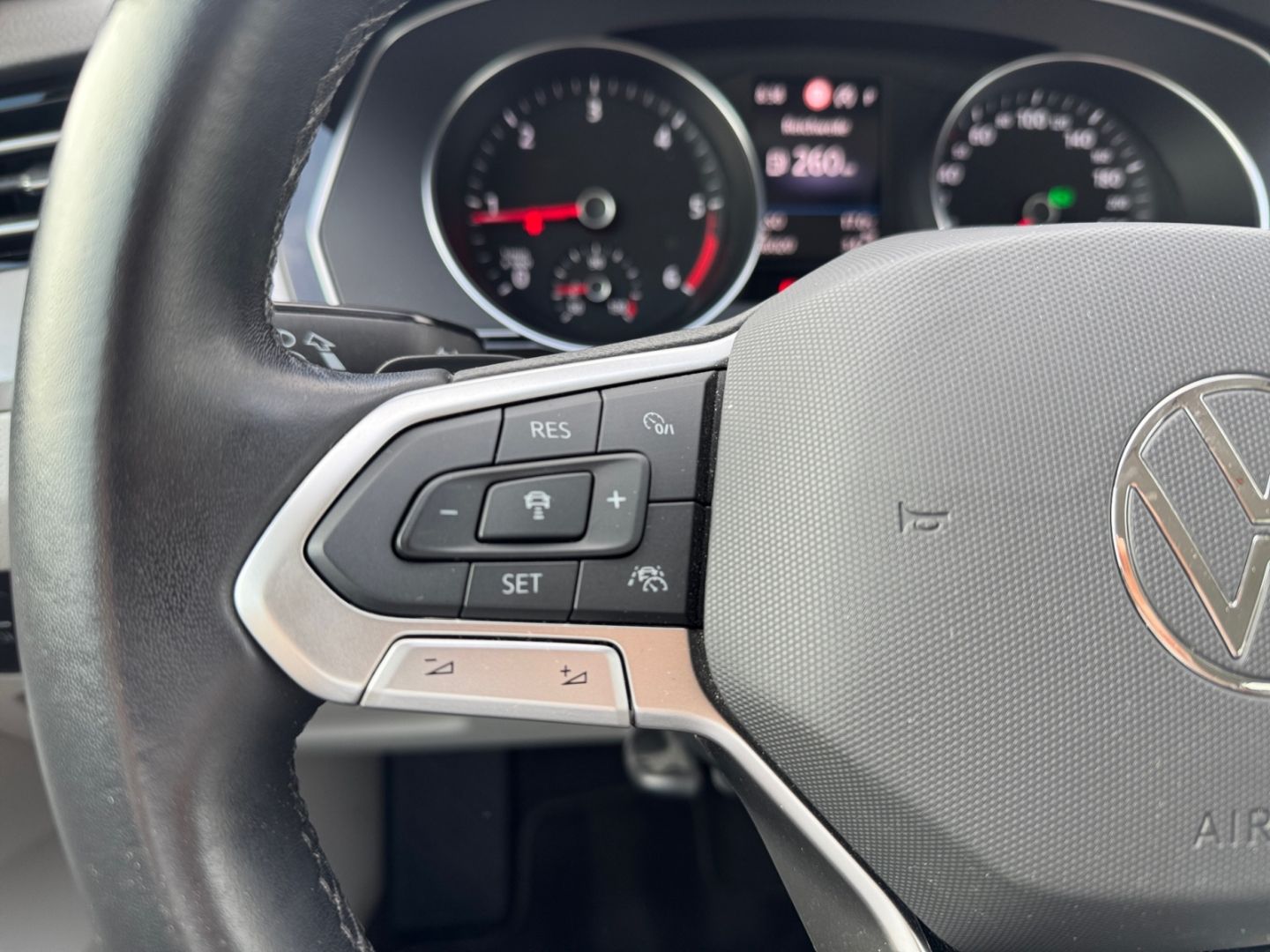 Volkswagen Passat 2.0 TDI DSG Business - Samsaru's Car Outlet