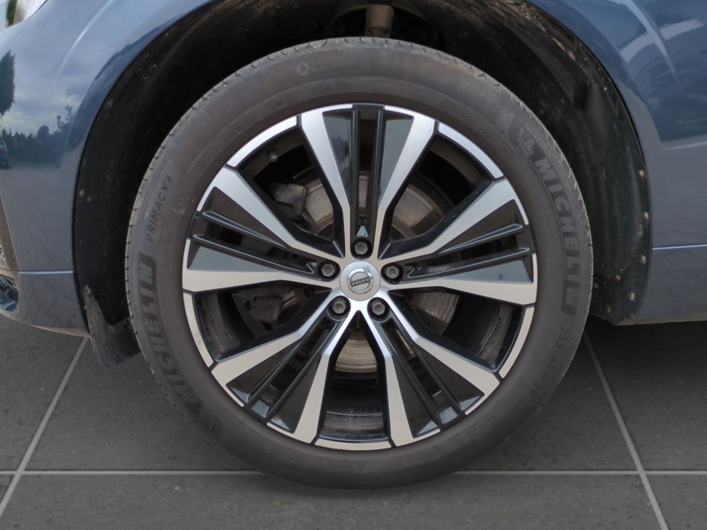 Volvo XC60 Plus Dark B5 AWD Pano Leder Navi LED ACC Di