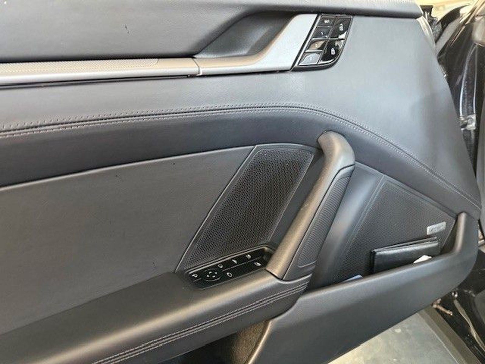 Porsche 992 Carrera S Cabrio - Samsaru's Car Outlet