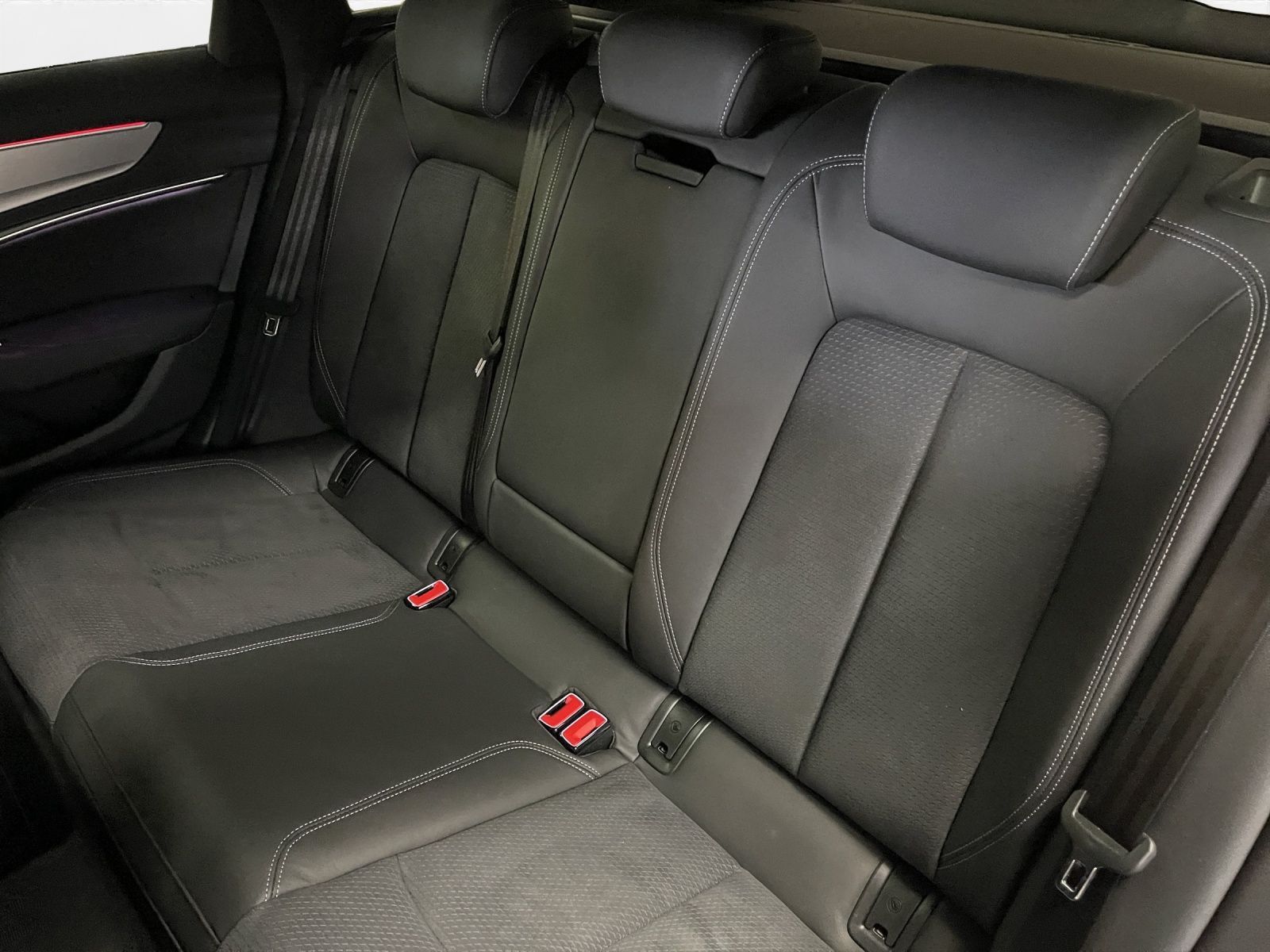 Audi A6 Avant 50 TFSIe qu. S line - Samsaru's Car Outlet