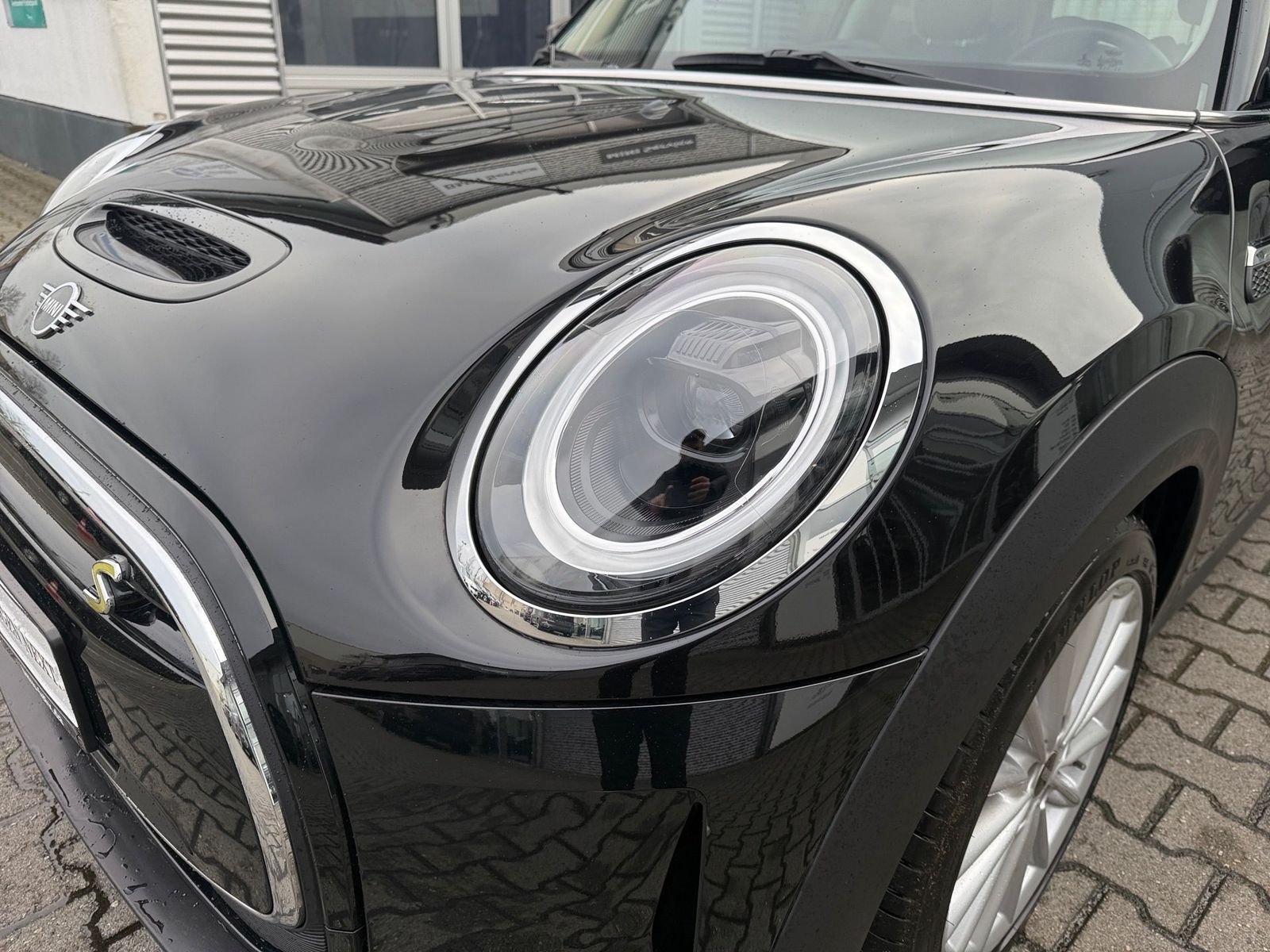 MINI Cooper SE Classic - Samsaru's Car Outlet