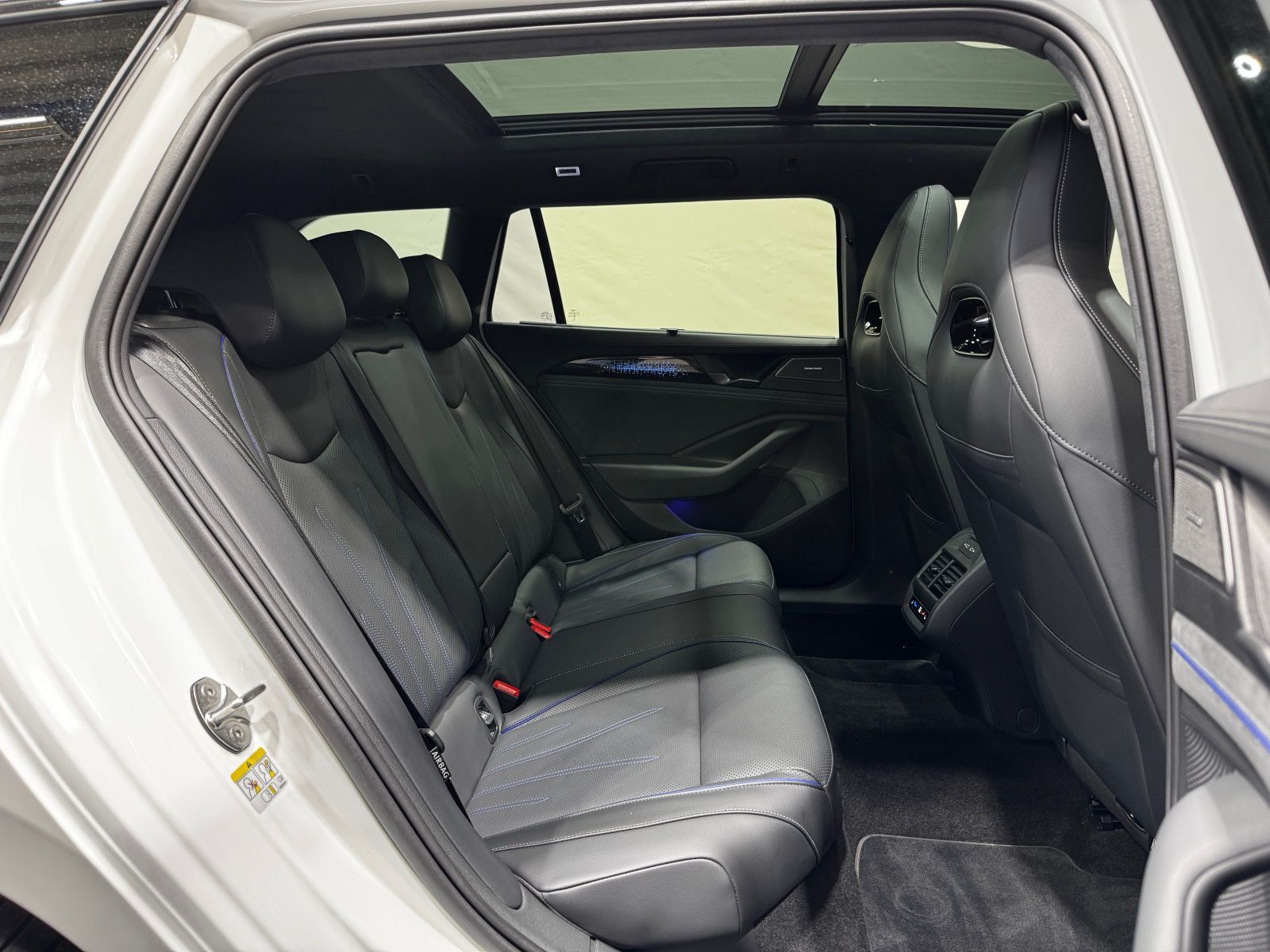 Volkswagen Passat Variant R-Line Signature 2.0 TDI DSG 4M