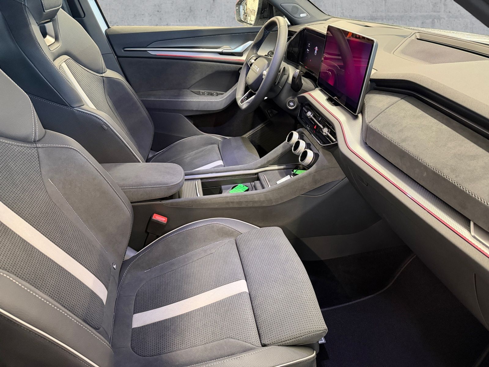 Skoda Kodiaq 1,5 TSI iV SportLine 360° AHK DCC PDC RFK