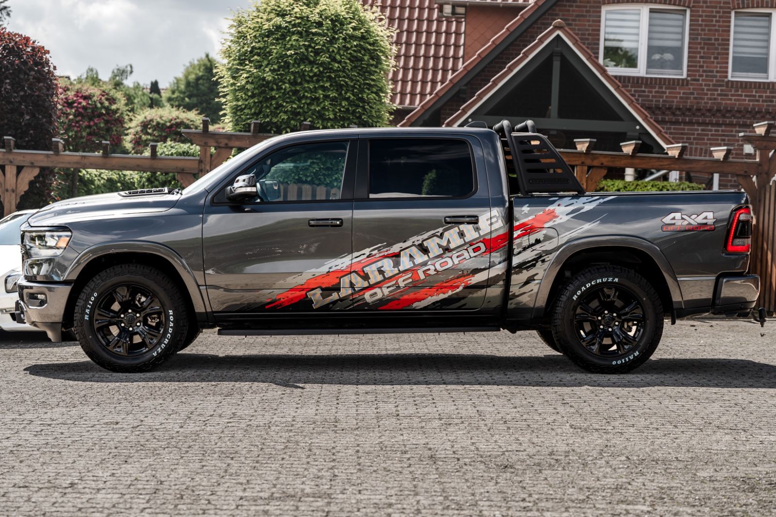 Dodge RAM5.7Laramie E-Torque/LPG/Navi/360*Dig-T/Pano