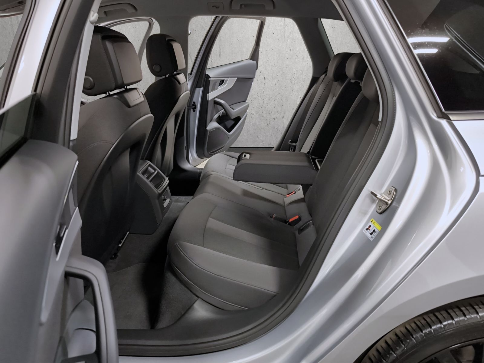 Audi A4 Avant 40 TDI quattro S tronic - Samsaru's Car Outlet
