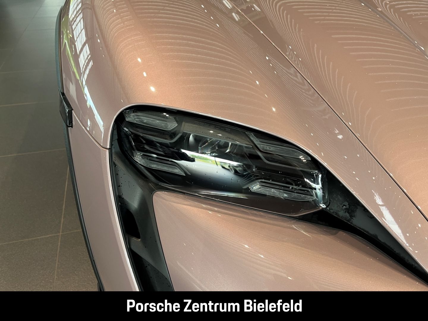 Porsche Taycan Turbo S Cross Turismo Burmester Panorama
