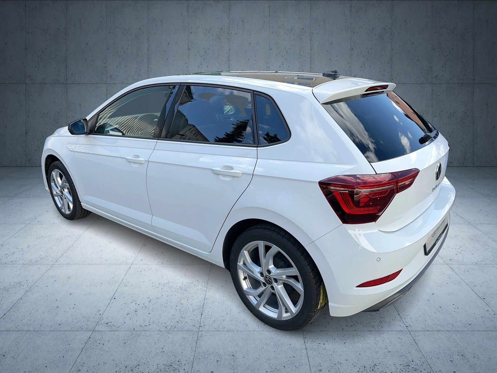 Volkswagen Polo Style 1.0 TSI DSG - Samsaru's Car Outlet