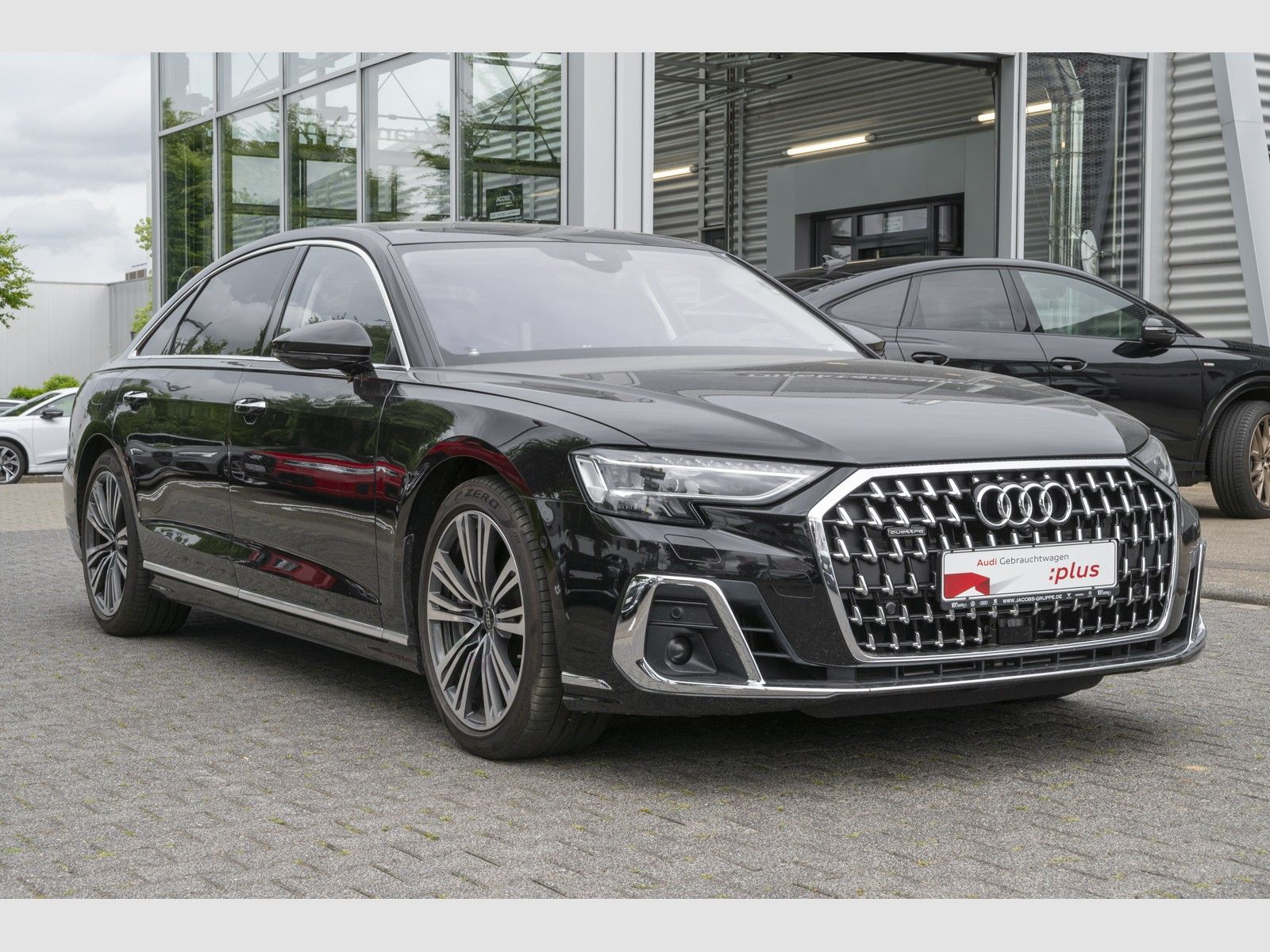 Audi A8 L 60TFSI Advanced - Samsaru's Car Outlet