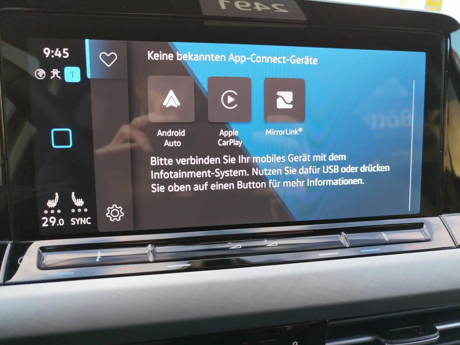Volkswagen Golf Life 1.5 TSI - Samsaru's Car Outlet
