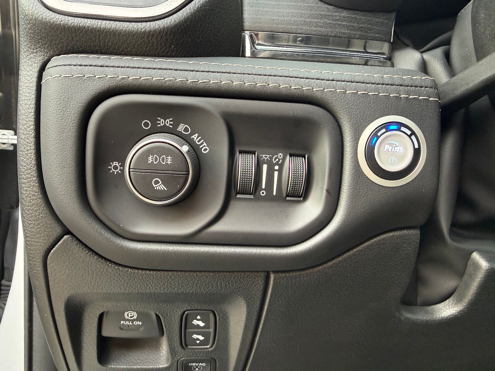 Dodge RAM 1500 Limited Night GRAIL LA CHANTI V8 VOLL