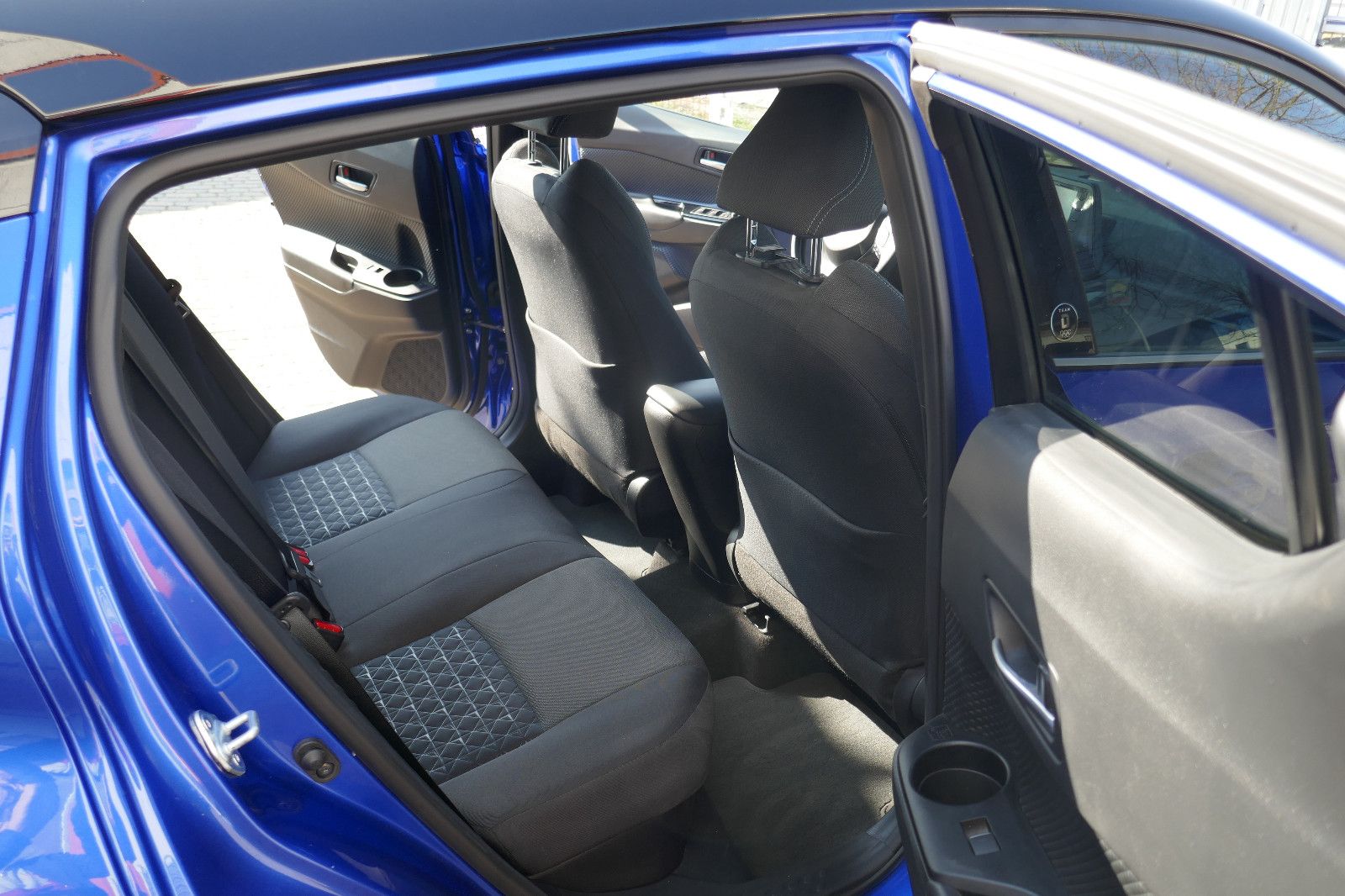 Toyota C-HR 2.0l Hybrid Team - Samsaru's Car Outlet