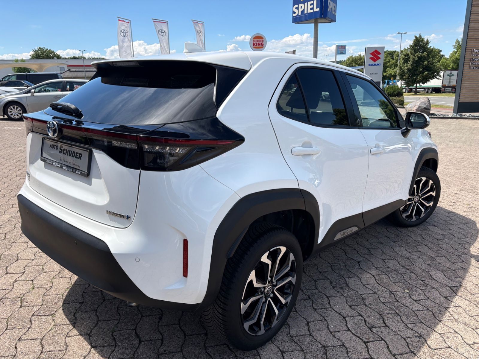 Toyota YARIS CROSS Team D **SAFETY/CONNECT**