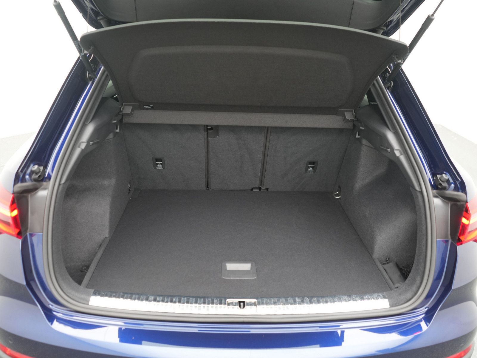 Audi Q3 S line quattro - Samsaru's Car Outlet