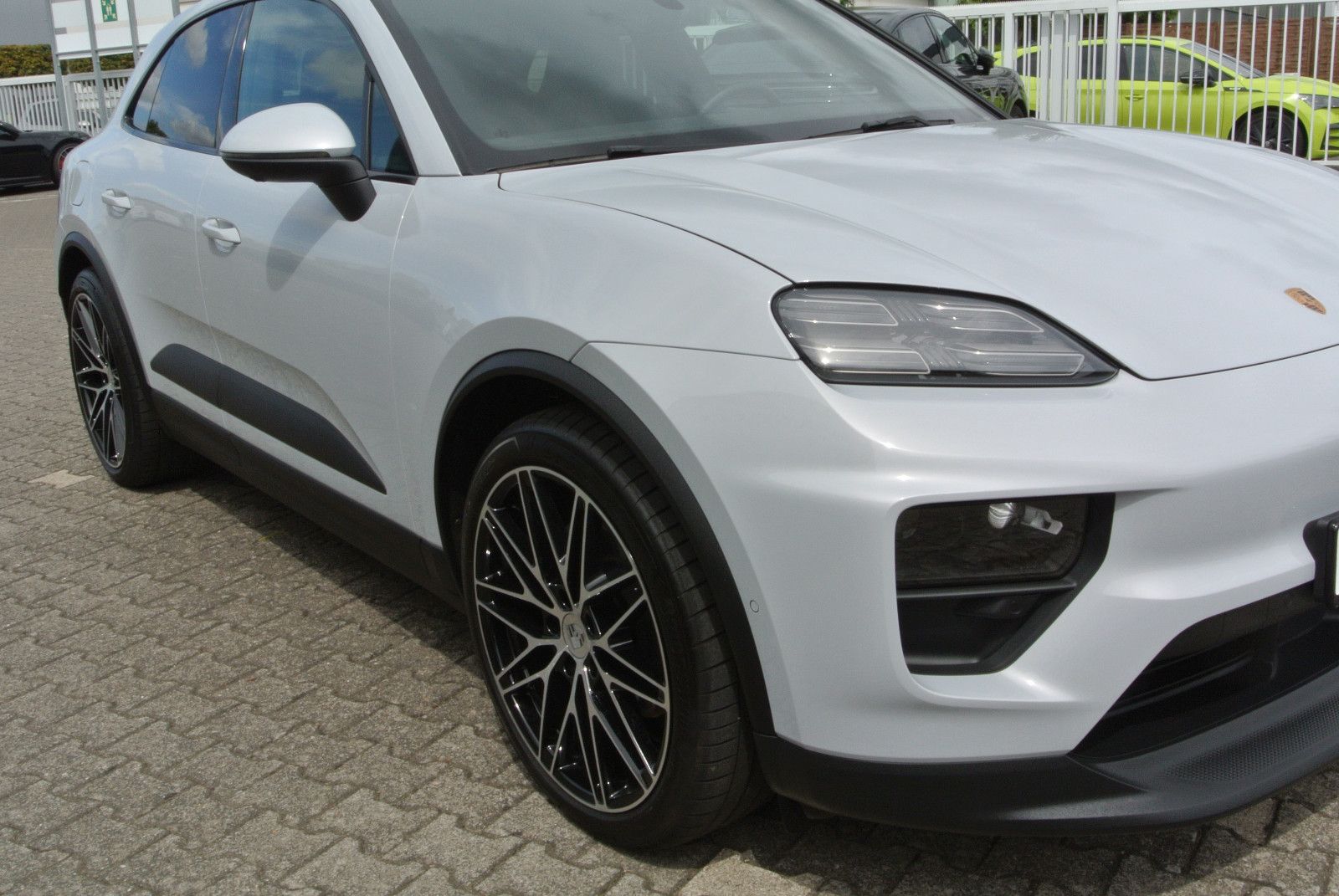 Porsche Macan E - Samsaru's Car Outlet