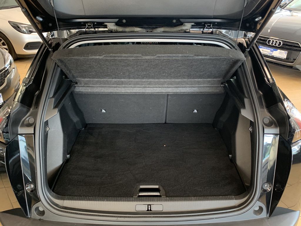 Peugeot 2008 (e-) Allure - Samsaru's Car Outlet