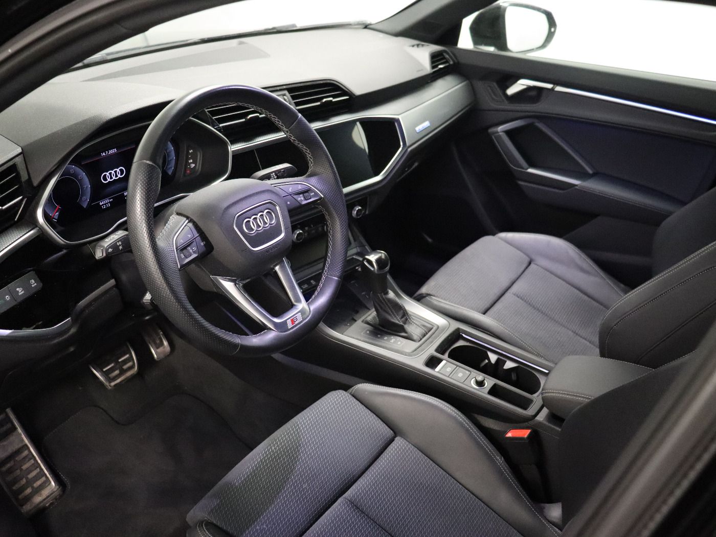 Audi Q3 Sportback 45 TFSI quattro S tronic S-Line - Samsaru's Car Outlet