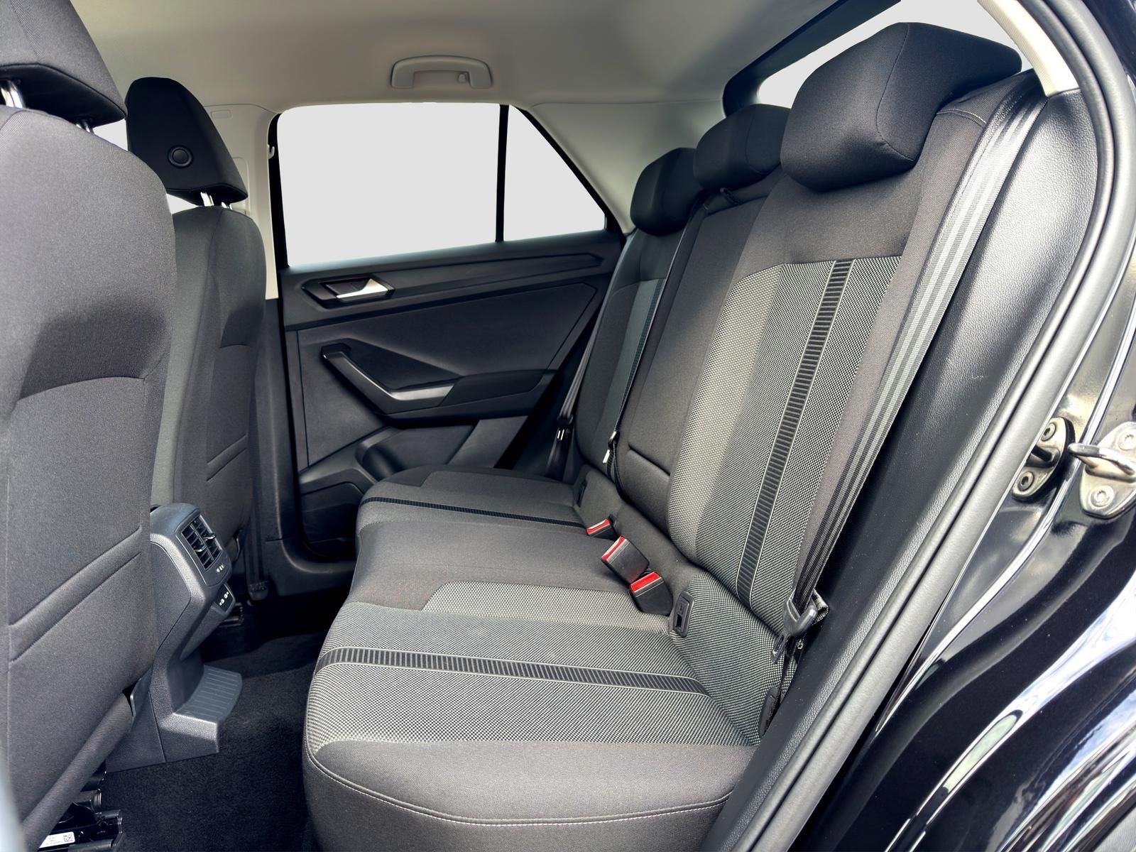 Volkswagen T-Roc Life 2.0 TDI - Samsaru's Car Outlet