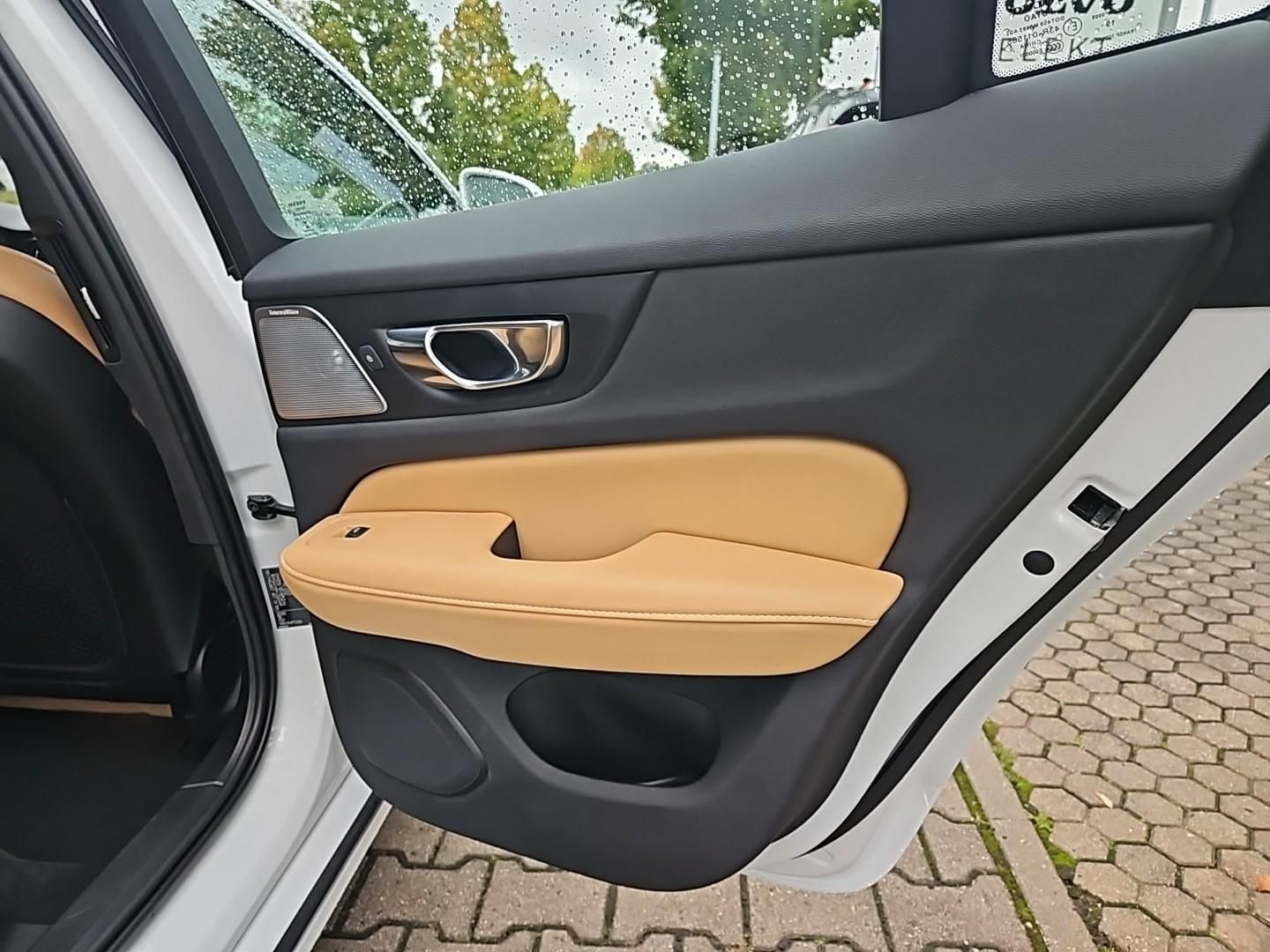 Volvo V60 T6 AWD Inscription Plug-In SK124