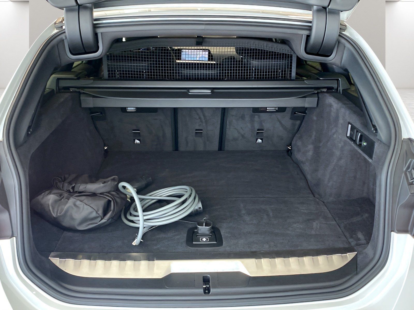 BMW 320e xDrive Touring - Samsaru's Car Outlet
