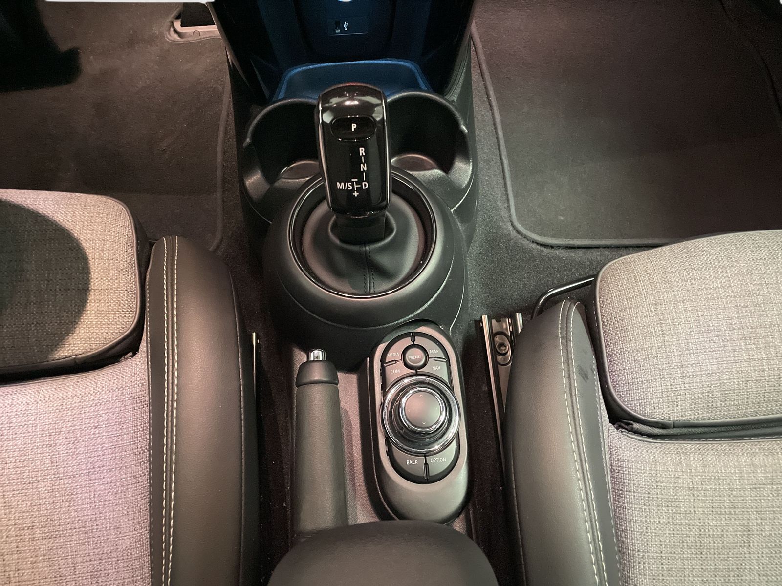 MINI Cooper S - Samsaru's Car Outlet