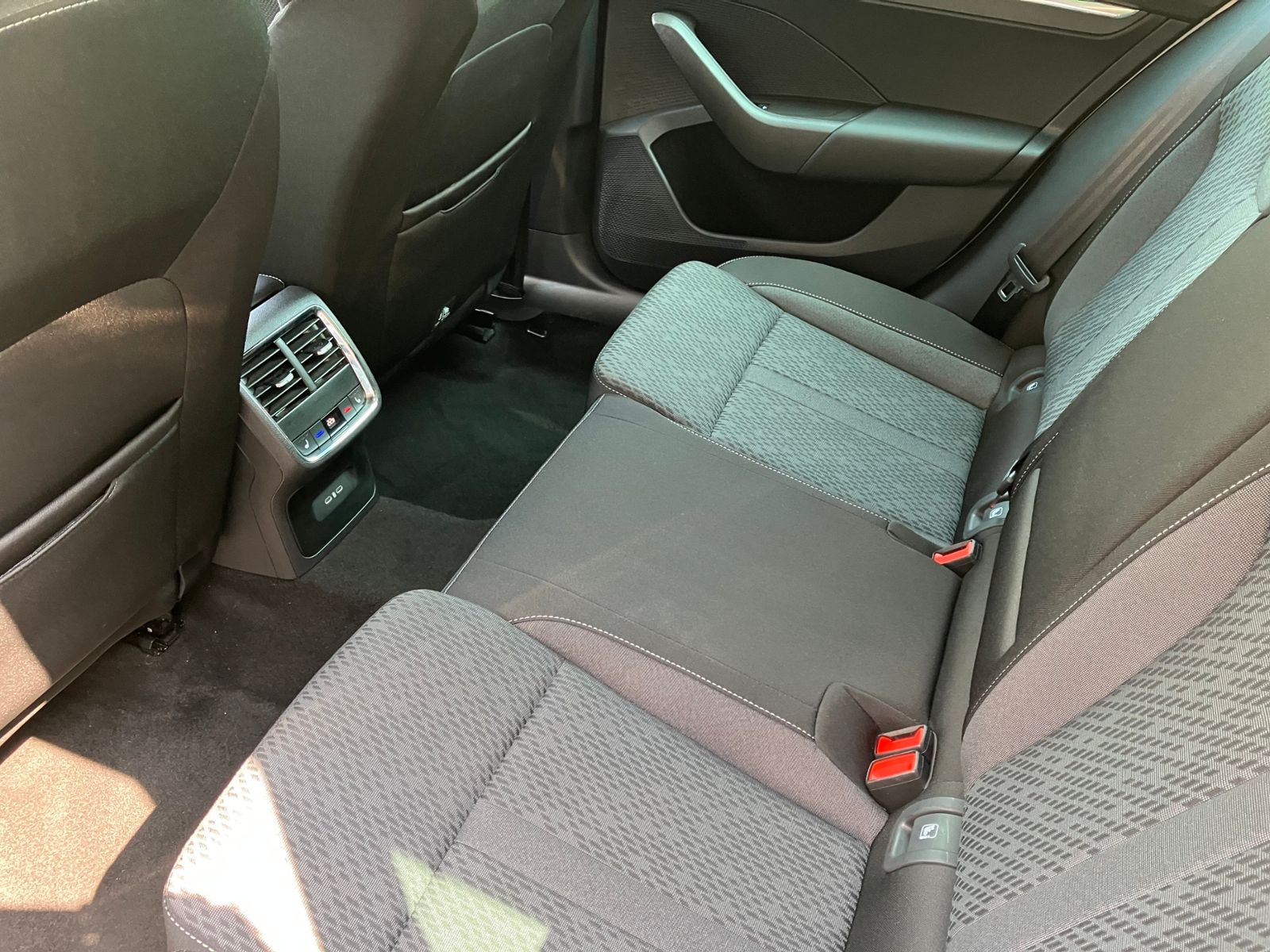 Skoda Octavia Combi 2.0 TDI Style - Samsaru's Car Outlet