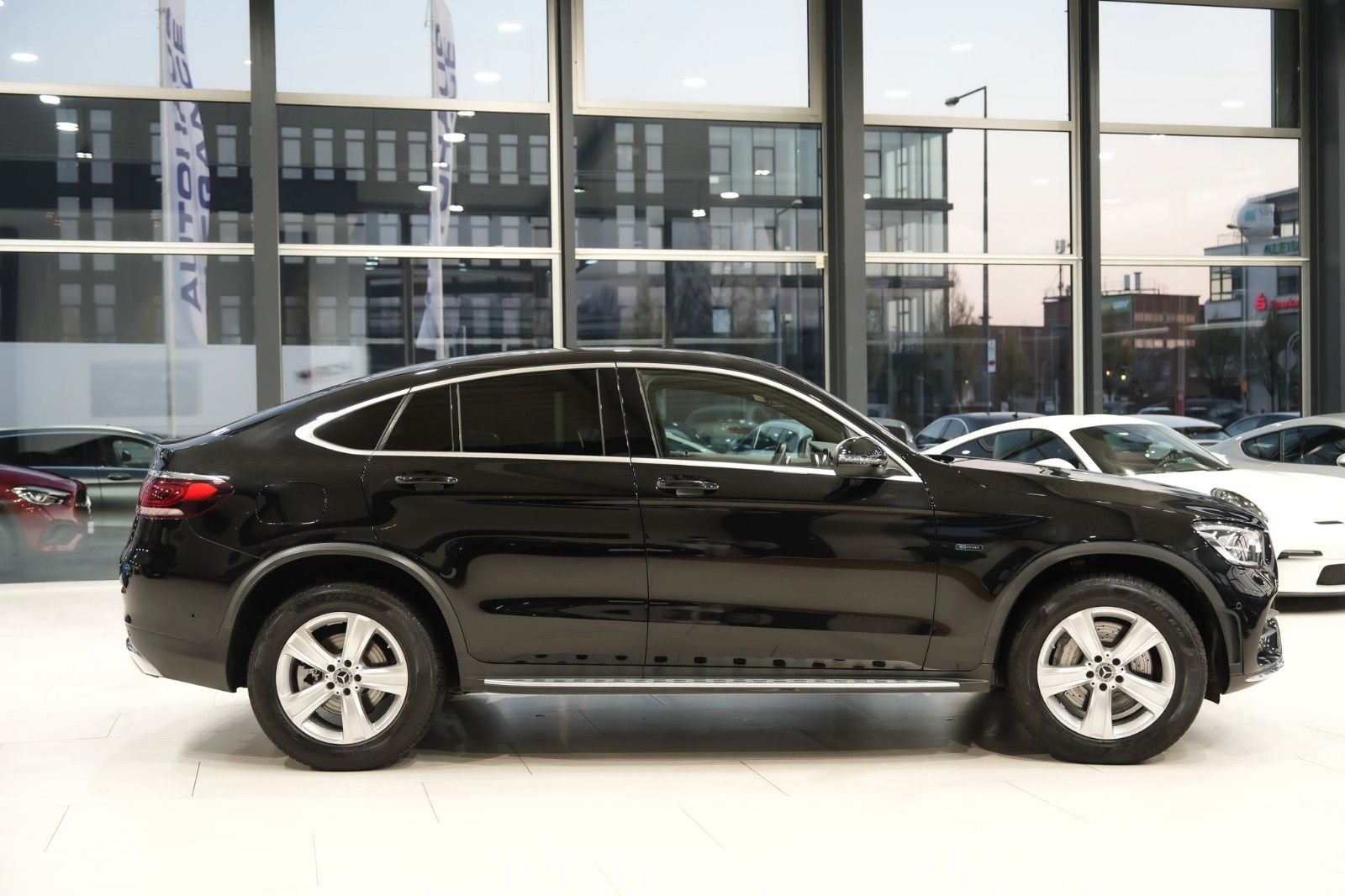 Mercedes-Benz GLC 300 e Coupe 4M *AMG-LINE*LEDER*NAVI*LED*1.HD