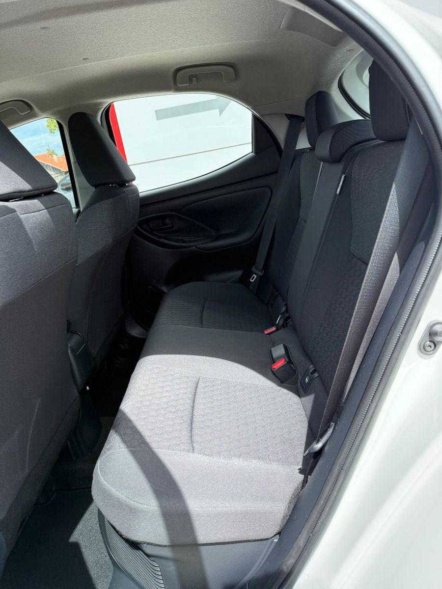 Toyota Yaris Hybrid Team D mit Technik Paket *LED*